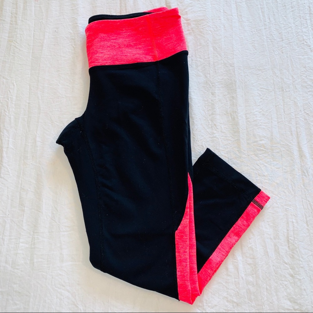 ATHLETA Splits Revelation Pink & Black Capri
